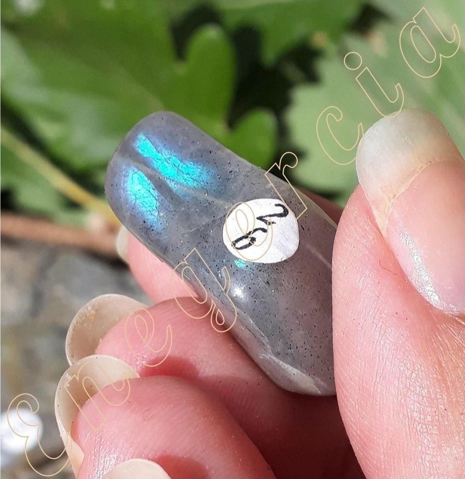 Labradorite-roulee-de-Madagascar-de-5-a-9.9g-2b