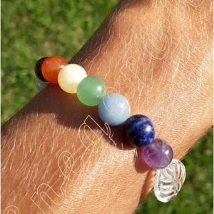 Bracelet-7-chakras-avec-perles-cristal-de-roche-de-8-mm-sur-soi