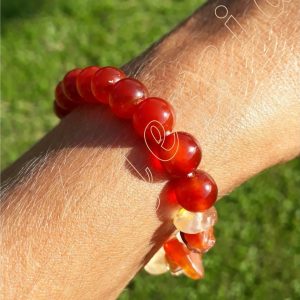 Bracelet-en-cornaline-perle-et-chips-adelyne-enegercia-poigne