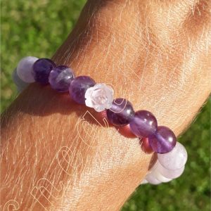 Bracelet-amethyste-2-couleurs-et-fleur-adelyne-enegercia-poignet