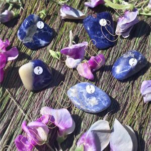 sodalite-de-Namibie-de-10-a-19.9g-1-a-5c-adelyne-enegercia