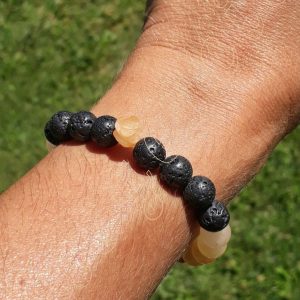 Bracelet-aventurine-orange-pierre-de-lave-8-mm-adelyne-enegercia-poignet