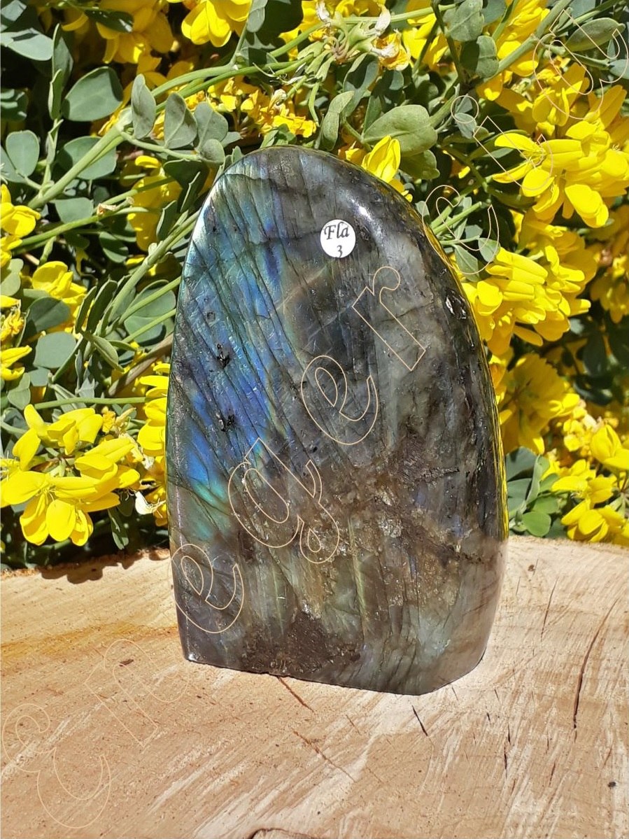 labradorite-a-poser-forme-libre-Madagascar-adelyne-enegercia-fla3-3