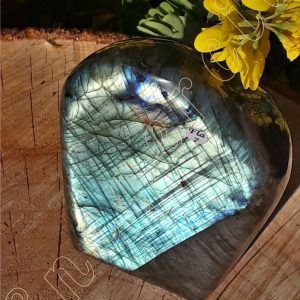 labradorite-a-poser-forme-libre-Madagascar-adelyne-enegercia-fla7