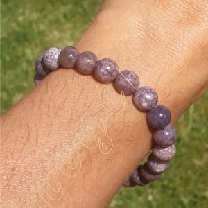 Bracelet-lepidolite-adelyne-enegercia-poignet