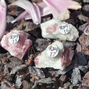 tourmaline-rose-ou-rubellite-dans-gangue-de-quartz-adelyne-enegercia-15-a-17