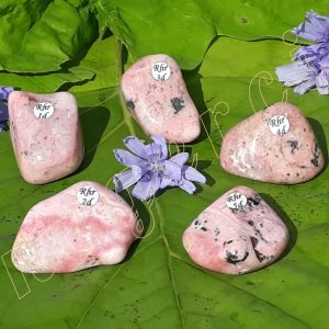 Rhodonite-roulee-du-Bresil-1-a-5d-adelyne-enegercia