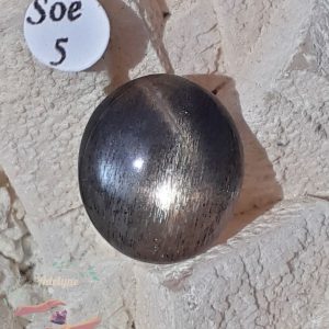 Cabochon-pierre-de-soleil-noire-etoilee-Madagascar-adelyne-enegercia-Soe5-8