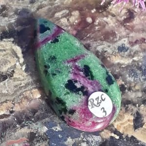 Cabochon-rubis-sur-zoisite-tanzanie-adelyne-enegercia-Rzc3-4