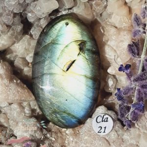 Pendentif-labradorite-bleue-et-ocre-madagascar-inde-adelyne-enegercia-cla-21-7-avec-cordon
