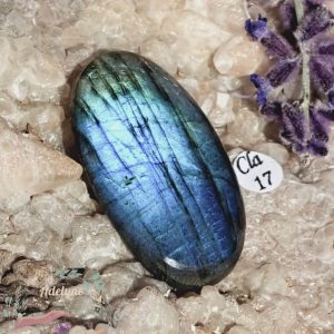 Pendentif-labradorite-bleue-et-ocre-madagascar-inde-adelyne-enegercia-cla-17-3-avec-cordon