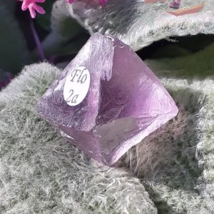 Octaedre-de-clivage-de-fluorite-violette-chine-adelyne-enegercia-flo-2a-2