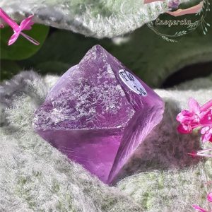 Octaedre-de-clivage-de-fluorite-violette-chine-adelyne-enegercia-flo-3a-1