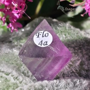 Octaedre-de-clivage-de-fluorite-violette-chine-adelyne-enegercia-flo-4a-2