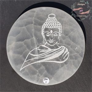 Plaque-selenite-gypse-fibreux-grave-bouddha-adelyne-enegercia-sbo-1-1