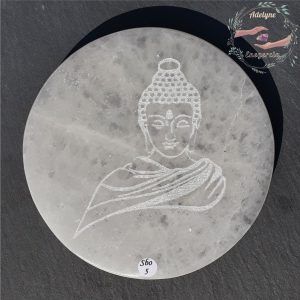 Plaque-selenite-gypse-fibreux-grave-bouddha-adelyne-enegercia-sbo-5-1
