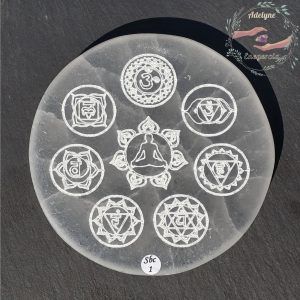 Plaque-selenite-gypse-fibreux-maroc-grave-bouddha-et-les-7-chakras-adelyne-enegercia-sbc-2-1-1