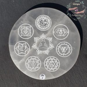 Plaque-selenite-gypse-fibreux-maroc-grave-bouddha-et-les-7-chakras-adelyne-enegercia-sbc-2-1