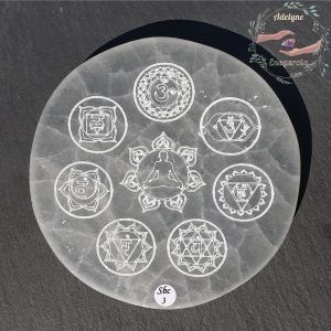 Plaque-selenite-gypse-fibreux-maroc-grave-bouddha-et-les-7-chakras-adelyne-enegercia-sbc-3