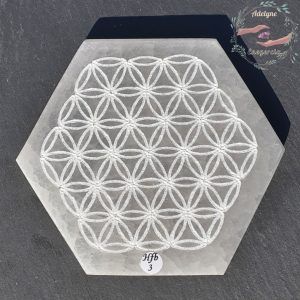 Fleur de vie gravée sur plaque hexagonale en Sélénite ( Gypse fibreux ), Hfb03
