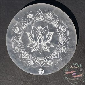 Plaque sélénite gypse fibreux maroc gravé mandala et fleur de lotus adelyne-enegercia sml 2